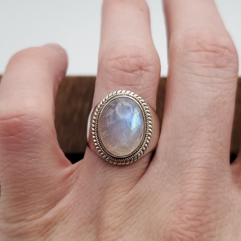 Size 7.5 925 Sterling Silver Oval Large Beautiful Moonstone Ring